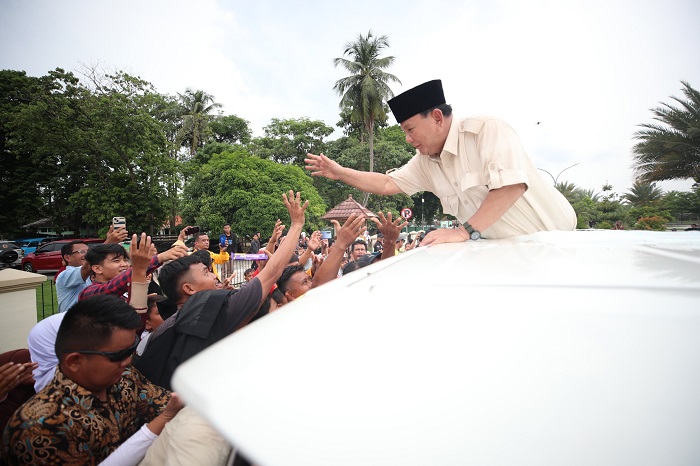 Calon Presiden Koalisi Indonesia Maju Prabowo Subianto didoakan jadi Presiden 2024 usai melakukan Ziarah ke Makam Sultan Maulana Hasanuddin, Serang, Banten. (Dok. Tim Media Prabowo Subianto)
