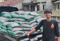 Pemuda Bubun Bunyamin Ciptakan Pupuk Bokashi yang Ramah Lingkungan. (Dok. Haipurwarkarta.com/ Fuljo Saefulrohman)