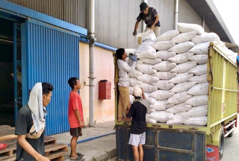 Sepanjang tahun 2024, penyerapan beras dari petani di Jabar oleh Perum Biog mencapai 185.ribu ton (foto : Haipurwakarta.com/Indra Jaya) 