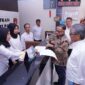Kapolda Jabar Irjen Rudi Setiawan menyambut hangat tim juri Kompolnas Award 2025 di Aula Herman Sudjanadiwirja, Senin (23/6/2025). (Dok. mediahub.polri.go.id)
