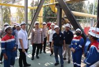 2. Aparat kepolisian mengamankan lokasi insiden guna menjaga keselamatan warga dan mendukung proses olah TKP. (Dok. Pertamina EP)