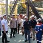 2. Aparat kepolisian mengamankan lokasi insiden guna menjaga keselamatan warga dan mendukung proses olah TKP. (Dok. Pertamina EP)